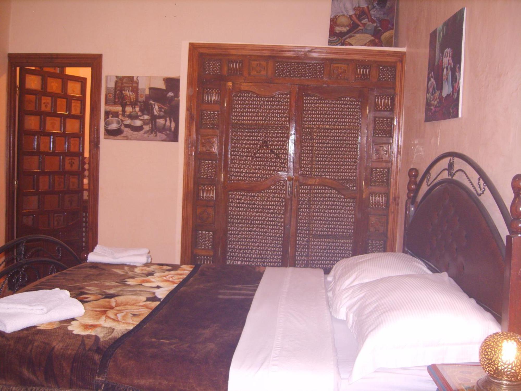 Riad Les Chrifis Navette Aeroport 24 Sur 24 เฟส ห้อง รูปภาพ